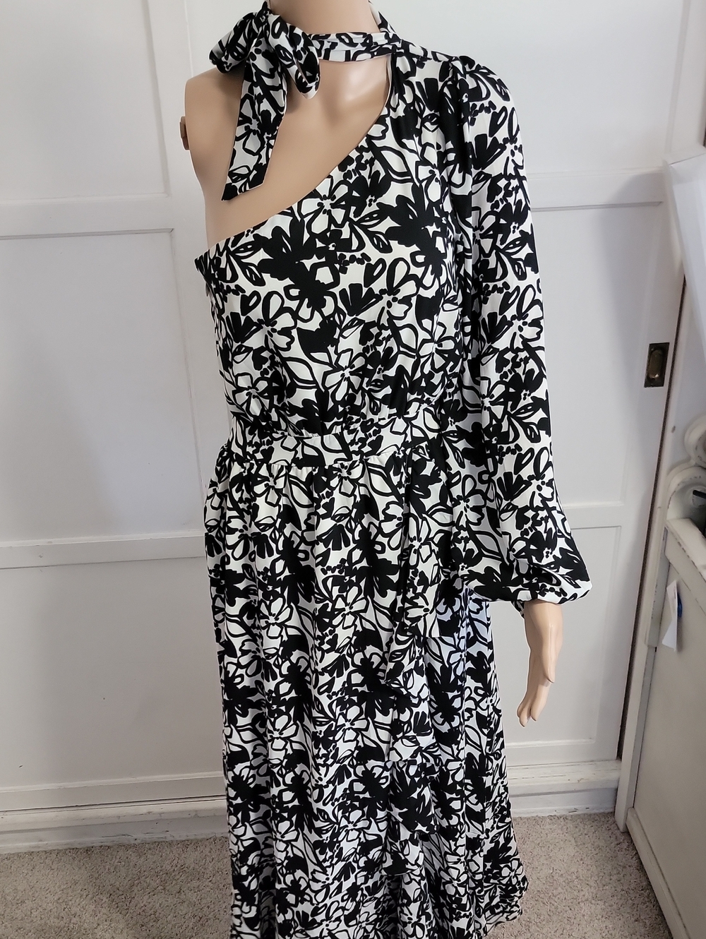 Sugarlips Black & White One-Shoulder Floral Maxi Dress